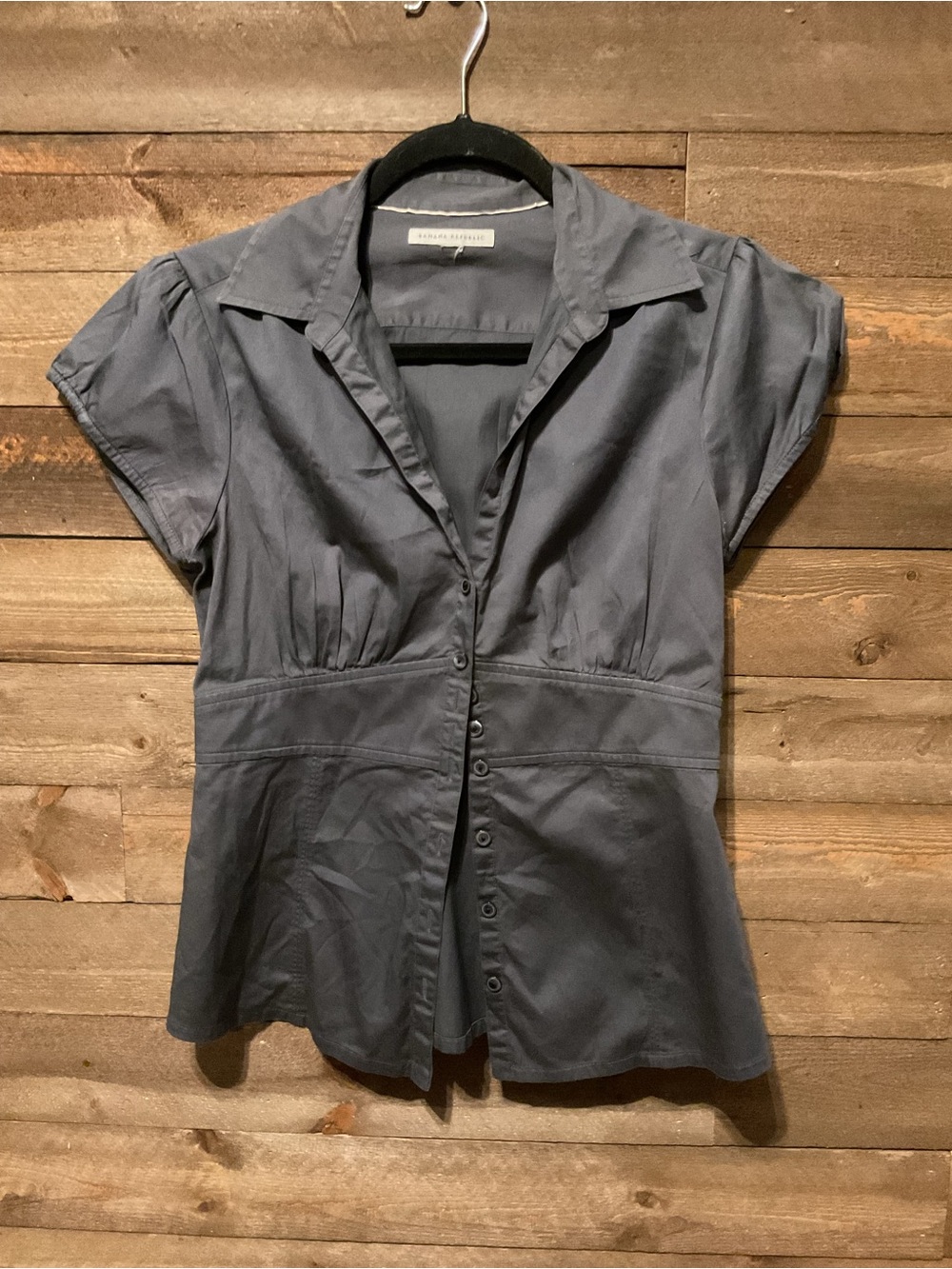 Banana Republic Women’s Gray Button Up Top Size Medium